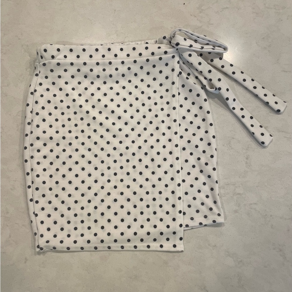 Size 4 Boohoo White/Black Polka Dot Wrap Mini Skirt